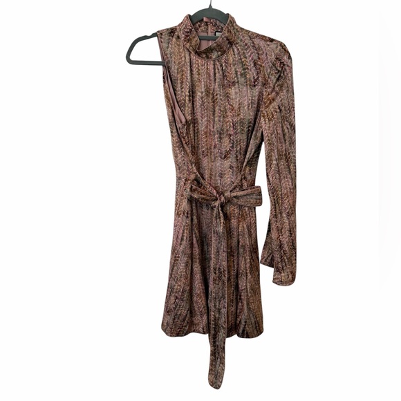 Alexis One Shoulder Speckle Print Capi
Satin Mini Dress - Picture 3 of 11